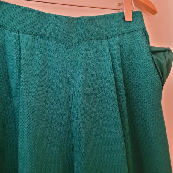 St. John Collection Santana Knit Green Pants Pockets Pleated Front Size 8 - Picture 3 of 9